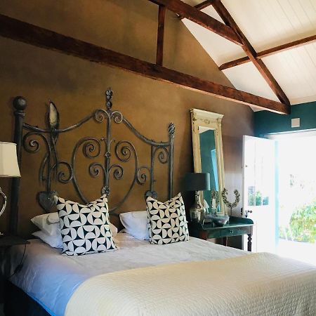 เดอ คัมพานยี เกสต์ เฮาส์ Bed & Breakfast สเวลเลนดาม ภายนอก รูปภาพ